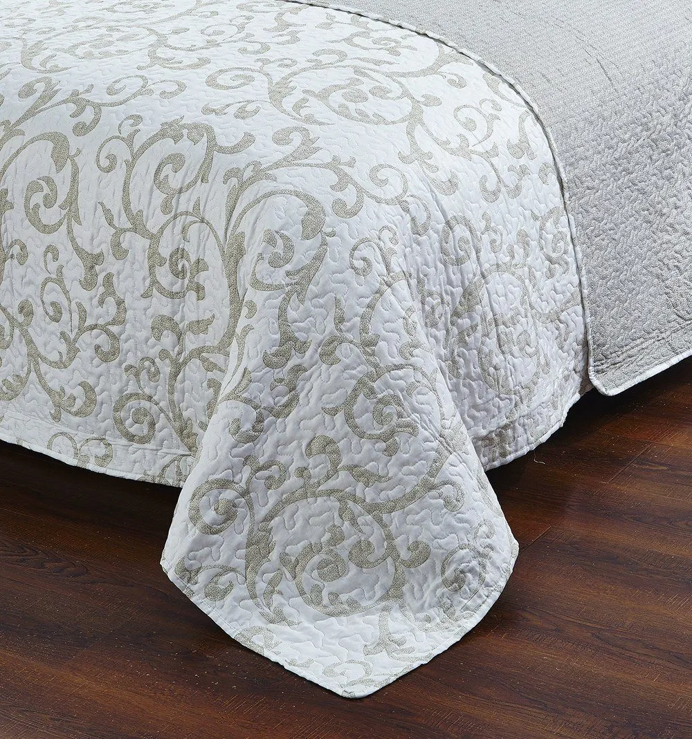 DaDa Bedding Luxe Couture Floral White Freesia Vineyard Elegant Coverlet Bedspread Set (HS-8760)