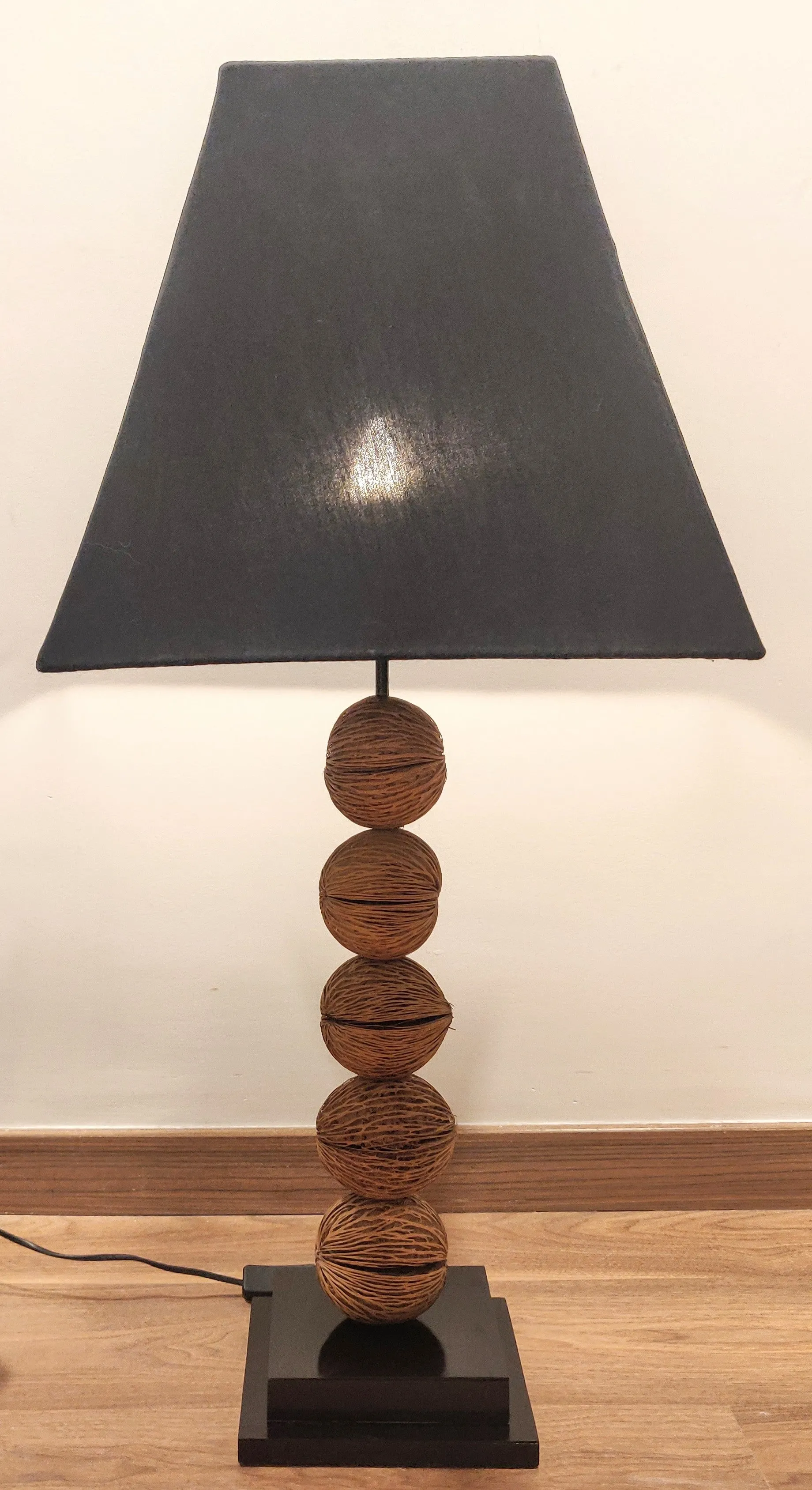 Home Decor: Lighting fixture.
Beautiful Table lamp with handcrafted coconut shells art.