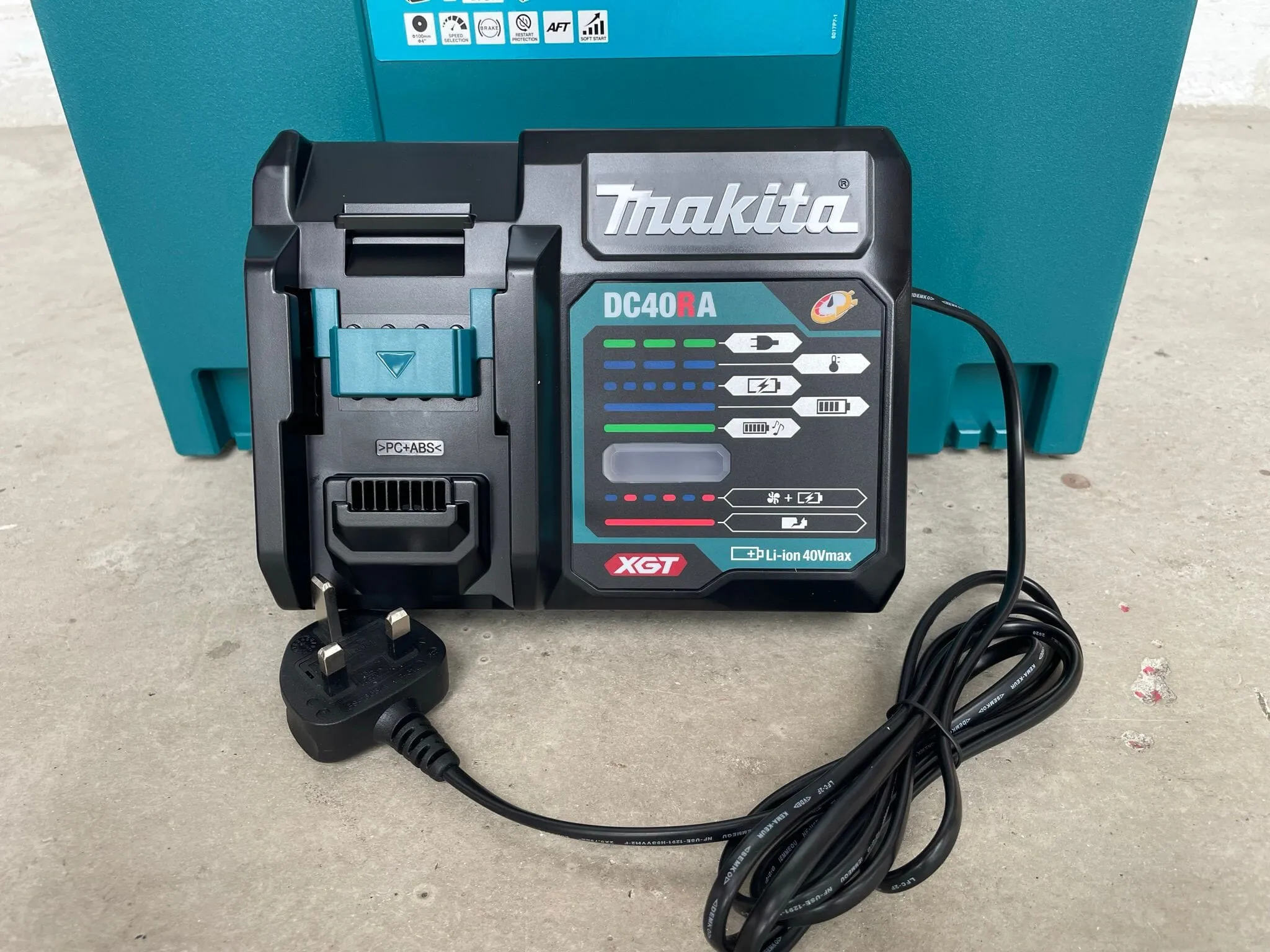 Makita 4" 40V Cordless Brushless Angle Grinder GA021GM201 Come With 4.0Ah battery and Charger | Model : M-GA021GM201