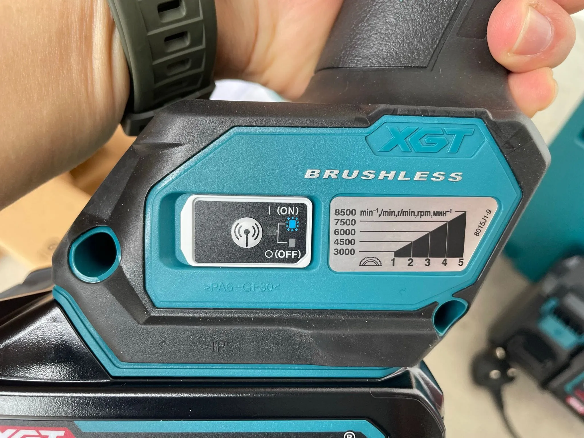 Makita 4" 40V Cordless Brushless Angle Grinder GA021GM201 Come With 4.0Ah battery and Charger | Model : M-GA021GM201