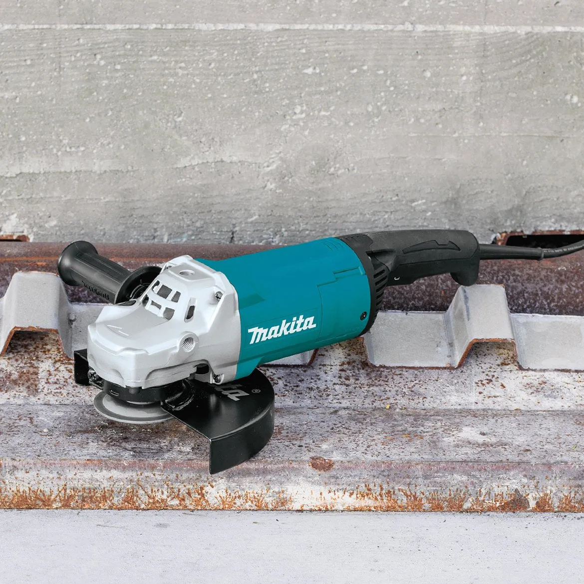 Makita GA9060 120-Volt 9-Inch Rear Handle Trigger Switch Electric Angle Grinder